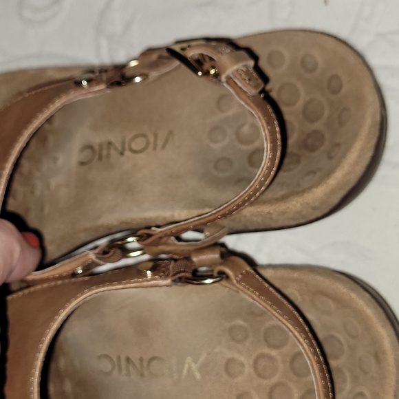 Vionic Kirra sandals tan with gold hardware sz 6 - Picture 7 of 8